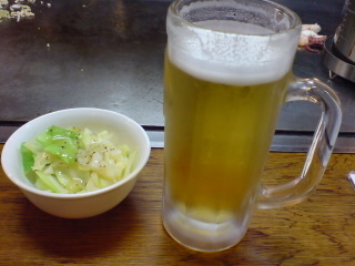 2010.11.23塩だれキャベツ＆生ビール.jpg