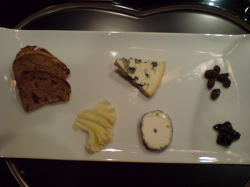 2011.03.06３種のチーズの盛り合わせ.jpg